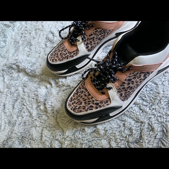 CHEETAH PRINT SNEAKERS 🐆💕 - Picture 5 of 5